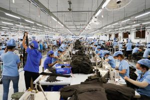 danh gia uu nhuoc diem cua viec tuyen lao dong pho thong 1